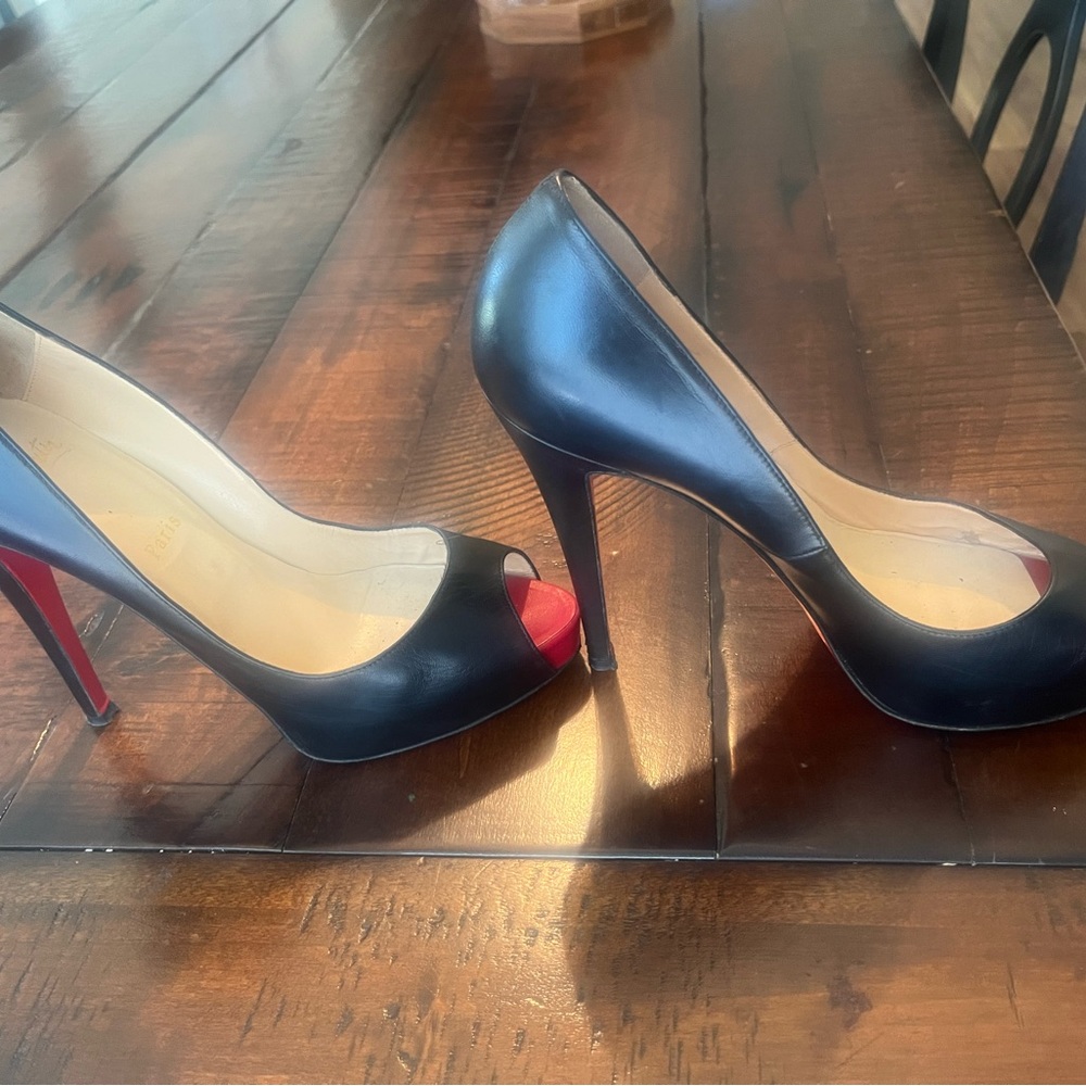 - Christian Louboutin red toes - Picture 4 of 8